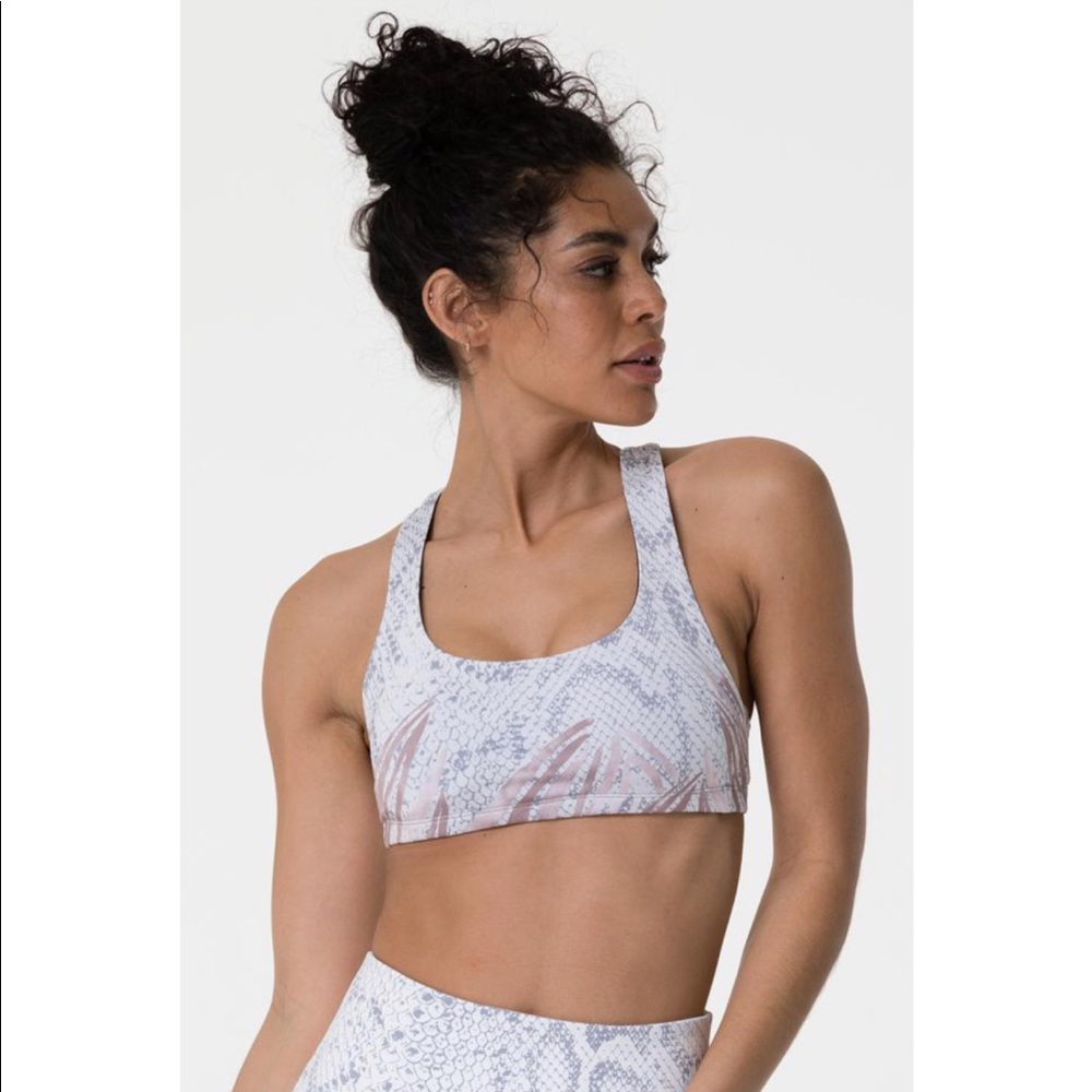 ONZIE ✨ Women’s Snakeprint Sports Bra **NWT**